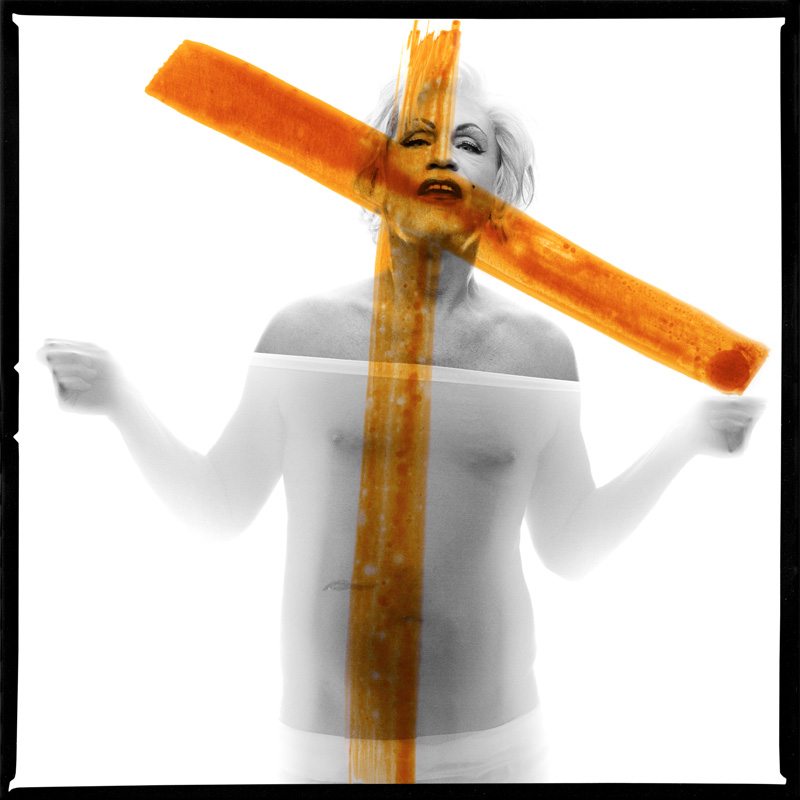 Bert Stern. “Marilyn Monroe, crucifix II” (1962), Sandro Miller, 2014
