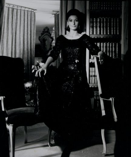 Anouk Aimée en Chanel. Photographie de Henry Clarke, publiée dans Vogue, septembre 1963.