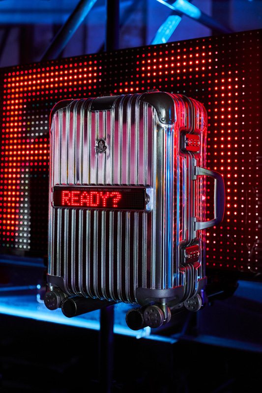 La valise futuriste Moncler x Rimowa enfin disponible 