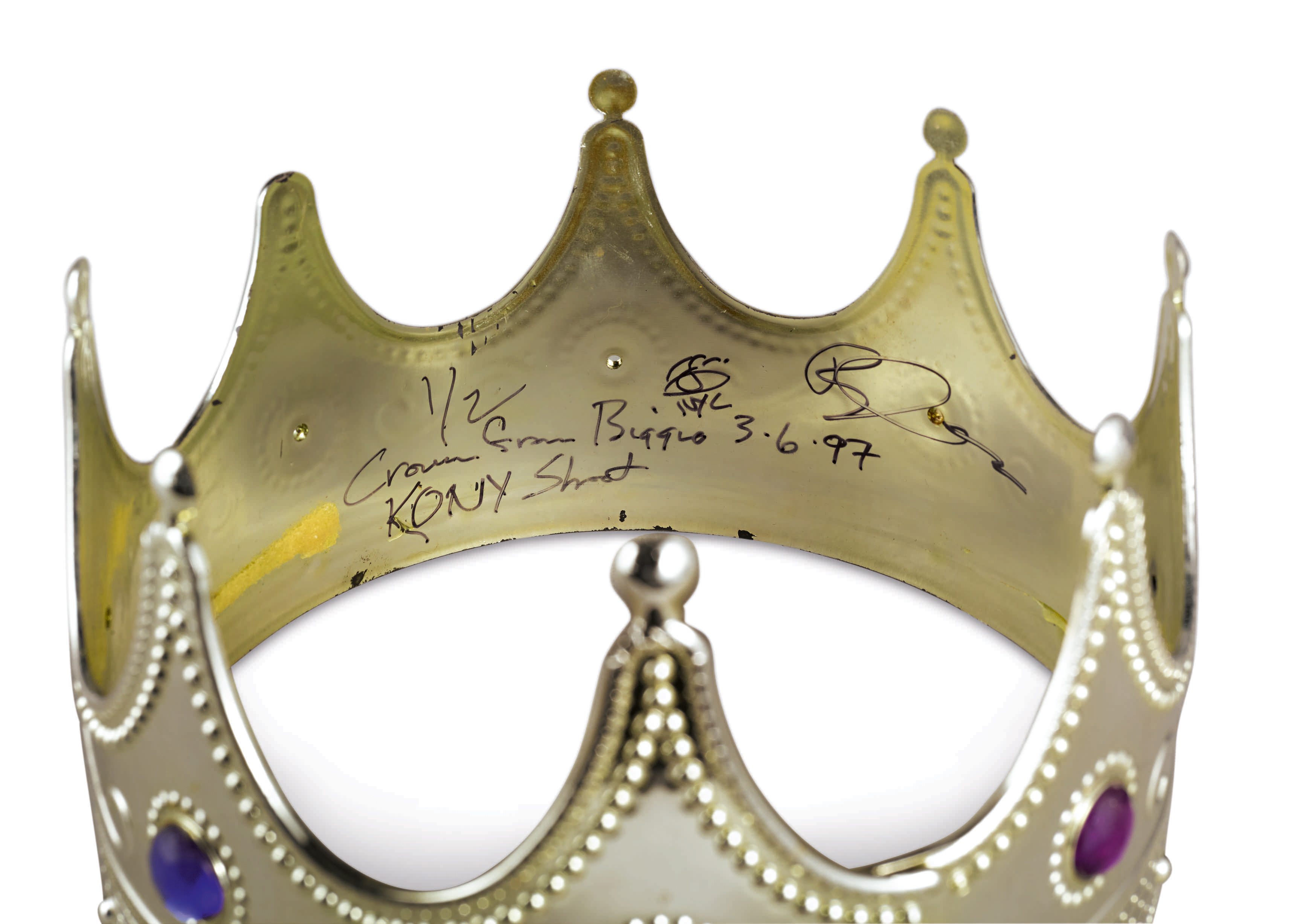 Couronne portée et signée par Notorious B.I.G. lors du photoshoot de Barron Claiborne, 'Notorious B.I.G. as the K.O.N.Y (King of New York)