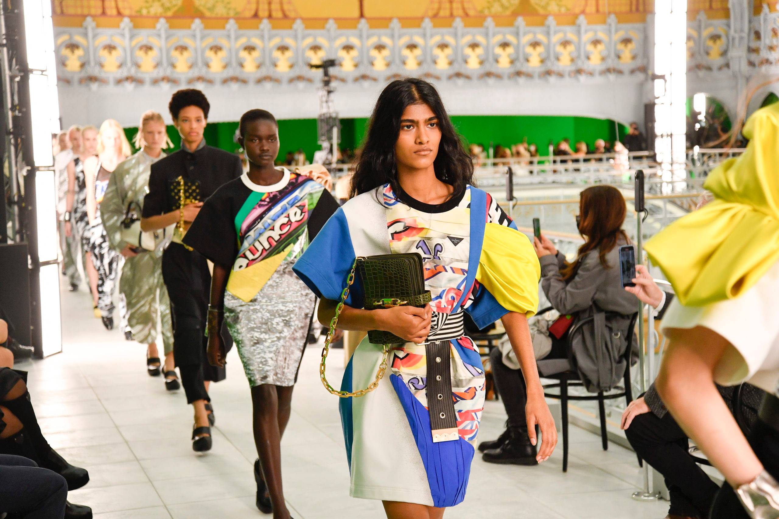 Louis Vuitton présente une collection neutre et engagée pour le printemps-été 2021