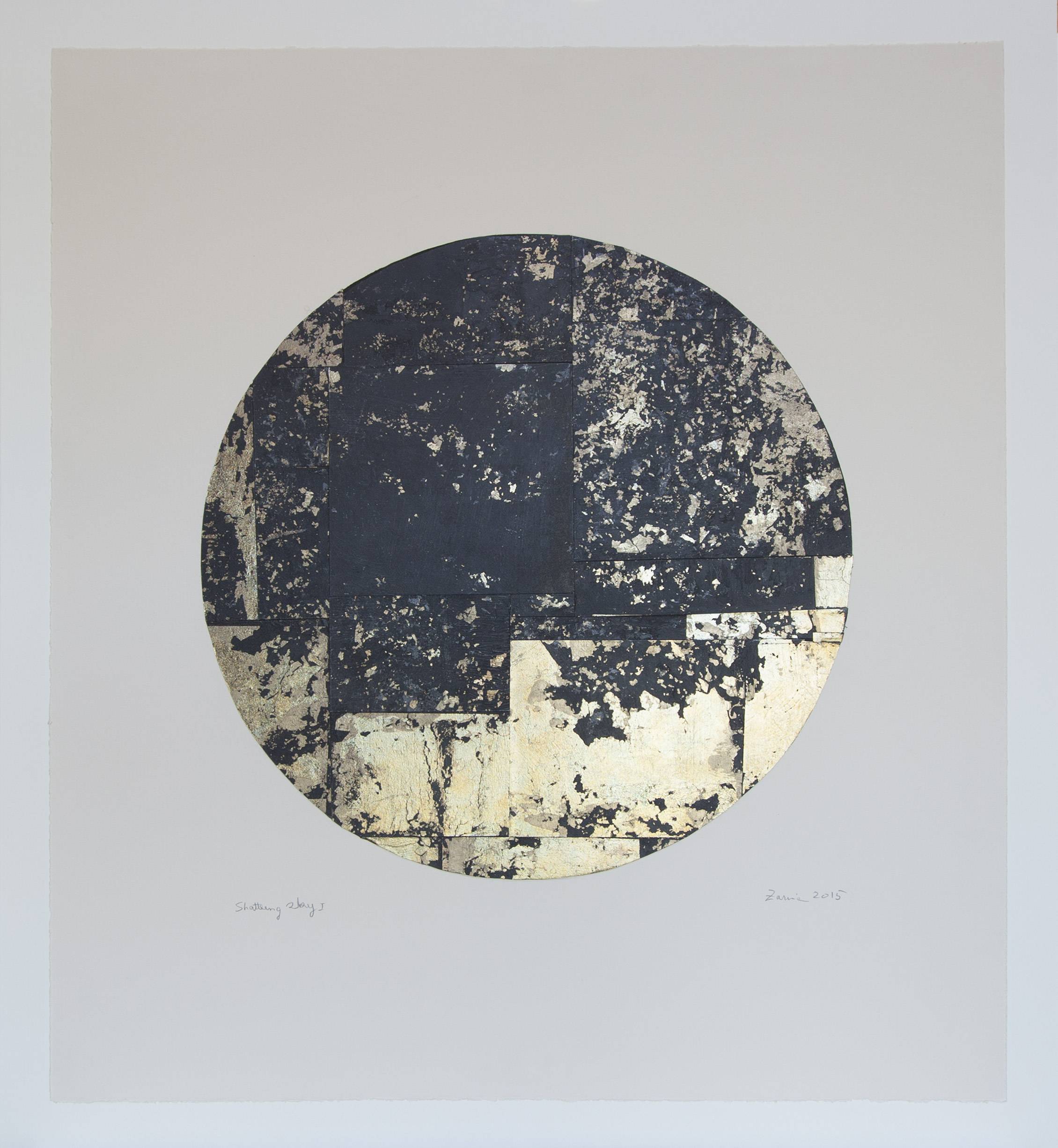 Hashmi Zarina, Shattering Sky I, 2015
Collage de feuille d'étain et papier BFK light teinté à l'encre Sumi
monté sur papier Somerset Antique,
62,2 x 55,8 cm. Courtesy Galerie Jeanne Bucher Jaeger
