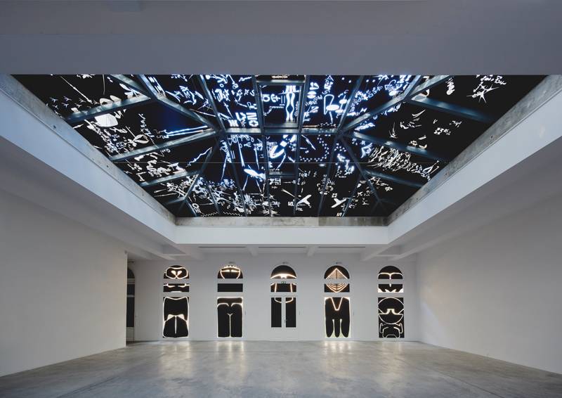 Installation view (upper floor), Adrián Villar Rojas : La fin de l’imagination, Galerie Marian Goodman, Paris, September 17 – October 31, 2020