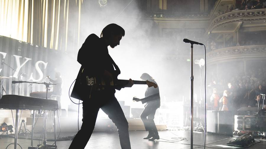 Arctic Monkeys annonce un nouvel album et vole au secours d’une association caritative