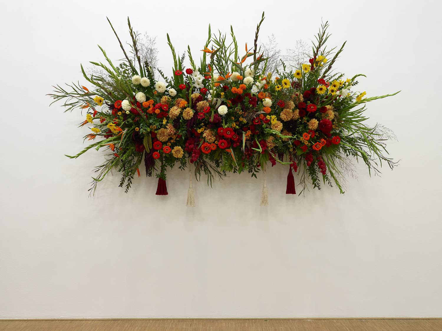 Kapwani Kiwanga, “Flowers for Africa” (2013-en cours). Vue de l’exposition “Prix Marcel Duchamp 2020”, Centre Pompidou, Paris 2020-2021. Copyright ADAGP. Courtesy the artist and galerie Poggi, Paris