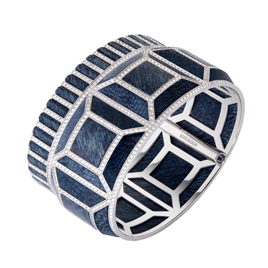 Manchette “Quatre Jean”, Collection Capsule Innovation, pavée de diamants, sur or blanc, jean et résine, Boucheron