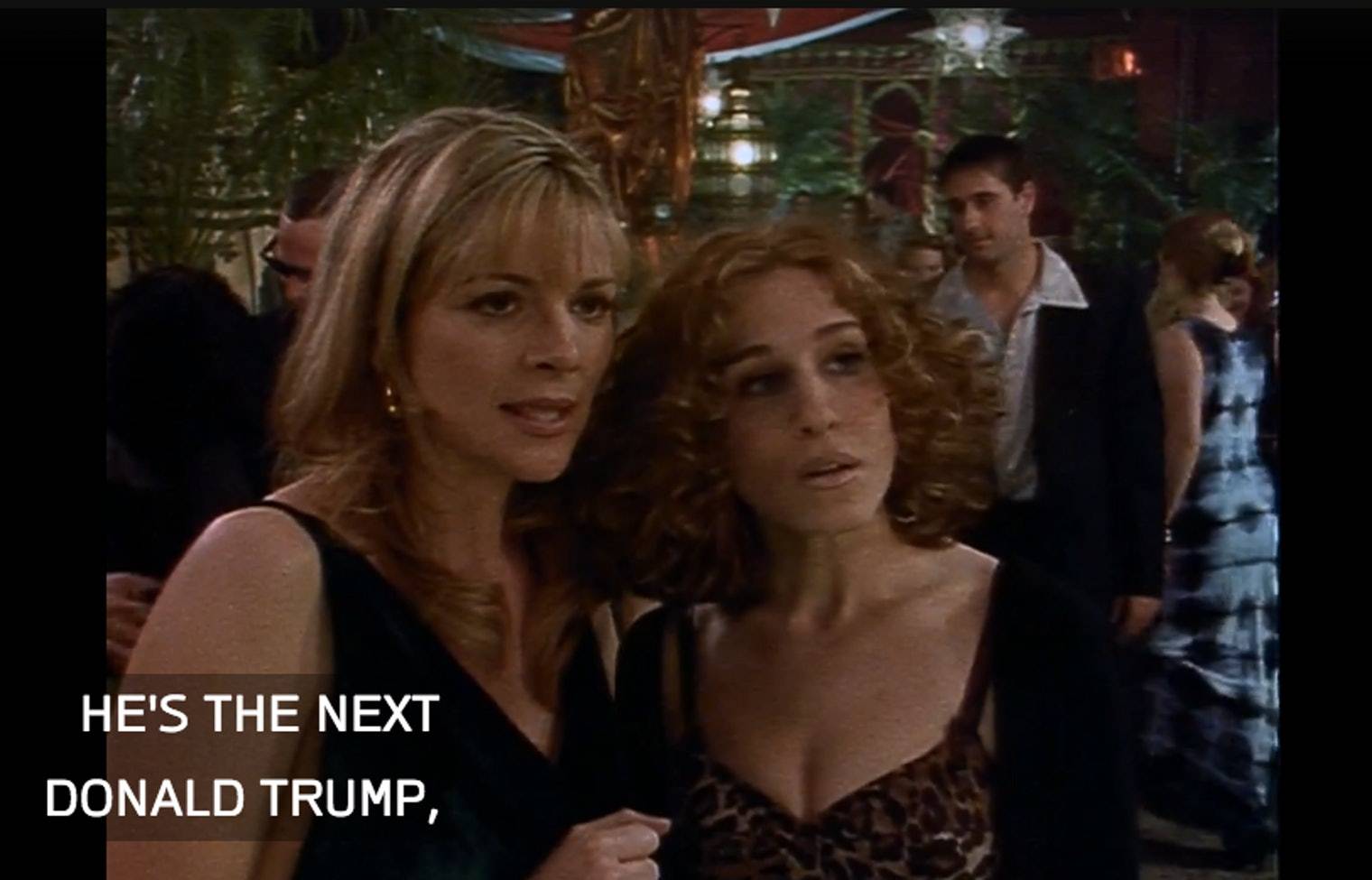 Kim Cattrall et Sarah Jessica Parker dans l'épisode 1, saison 1 de “Sex and the City”
