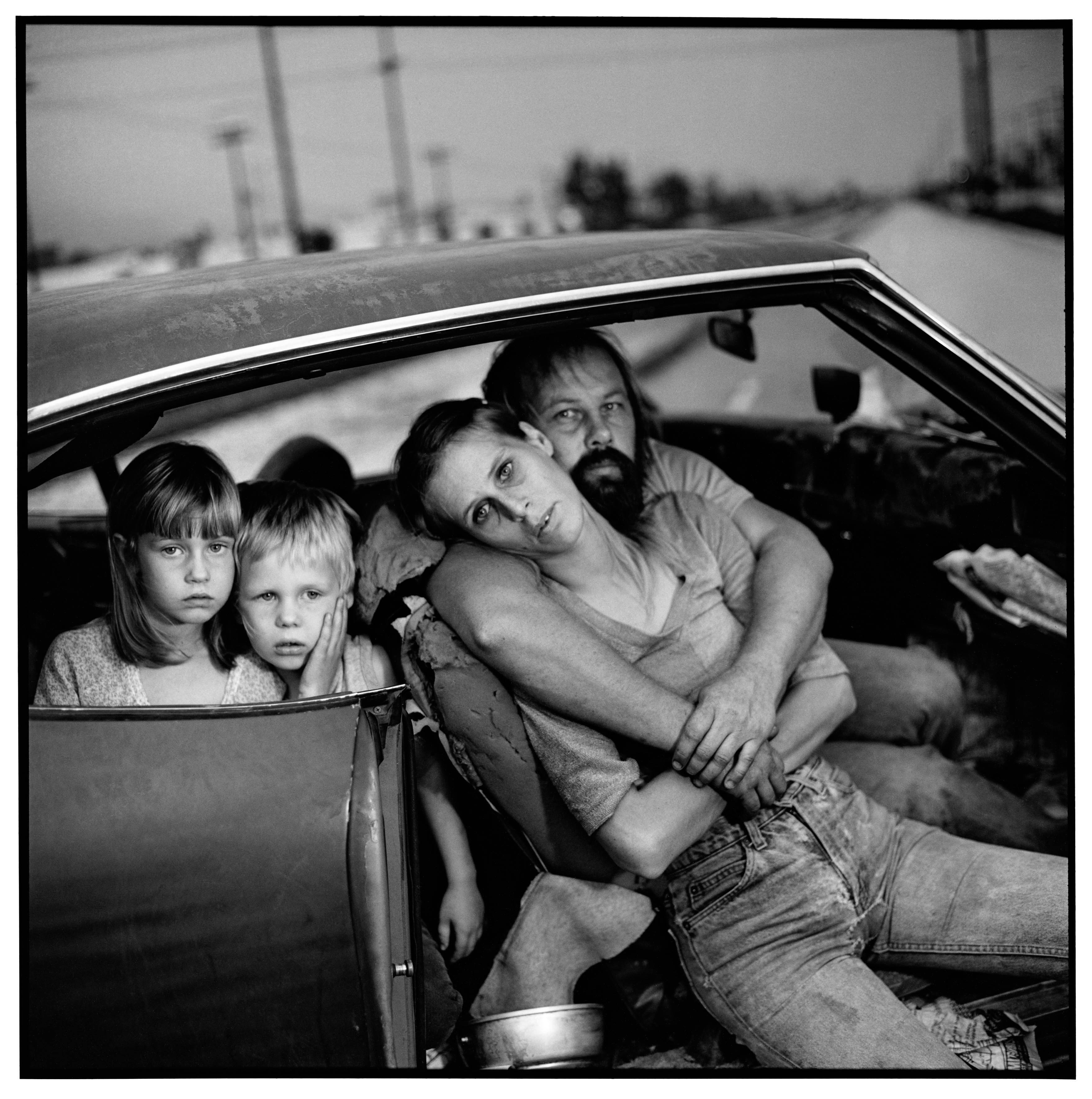 “Crissy, Jesse, Linda, 152 and Dean Damm in their car. Los Angeles, 1987.” © Mary Ellen Mark Foundation.