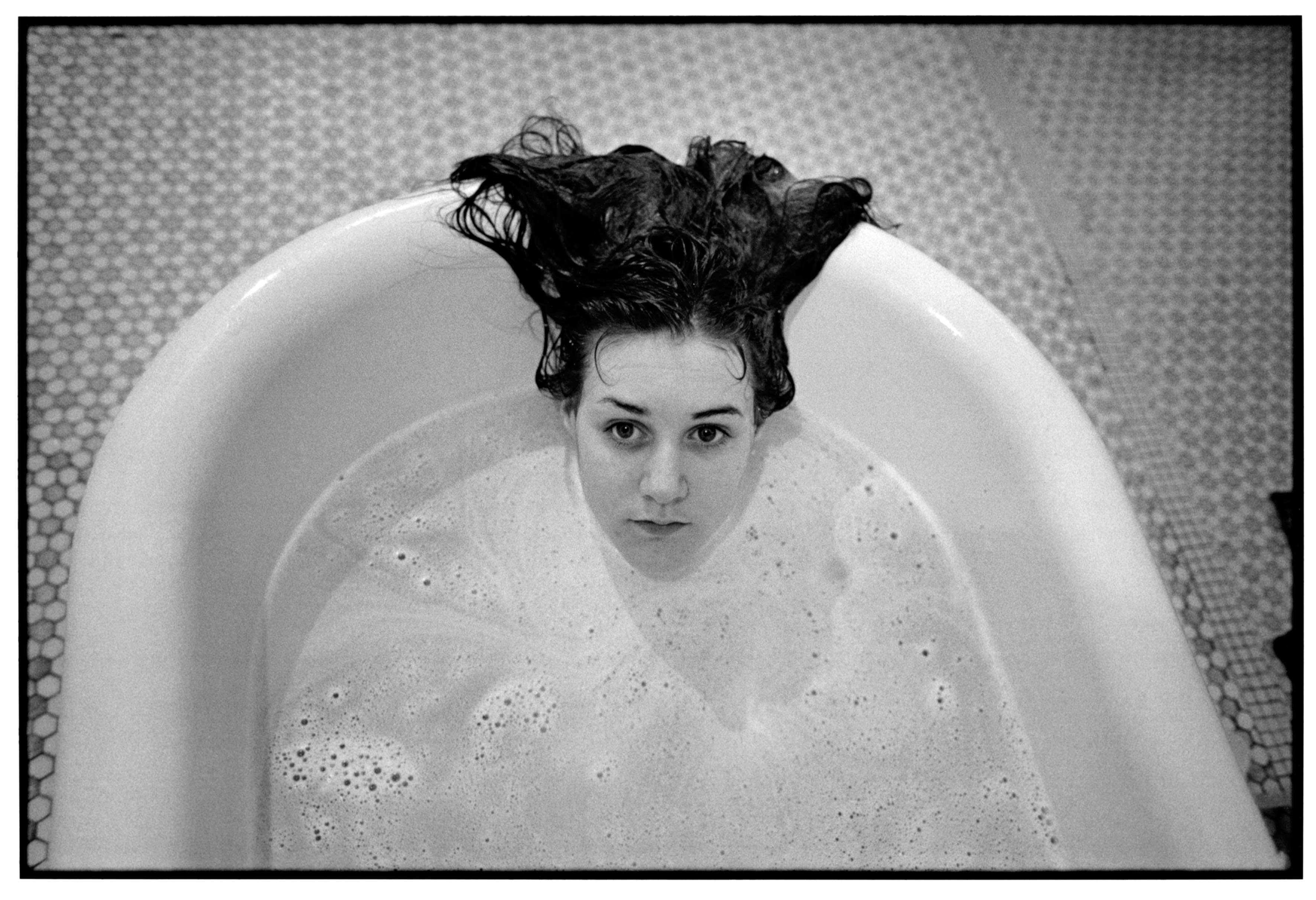 “Laurie in the bathtub of Ward 81, Oregon State Hospital.” 182 Salem, Oregon, 1976. © Mary Ellen Mark Foundation.