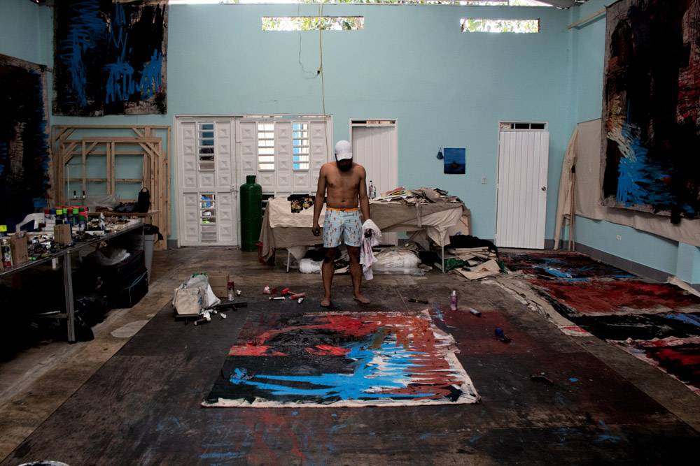 Dans l'atelier d'Oscar Murillo : “Je me situe à l’épicentre de beaucoup de réalités”