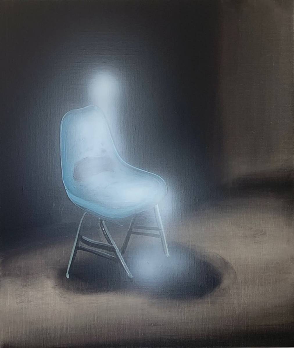 Tala Madani, Ghost Sitter (blue chair), 2020. Oil on linen, 50,8 x 43,2 x 2,5 cm. Courtesy of the artist and Pilar Corrias (London). Photo credit: Flying Studio (Los Angeles)  