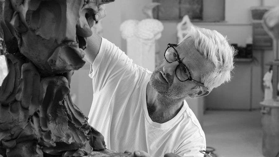 Rencontre avec Kevin Francis Gray, l'artiste qui met les plus grands sculpteurs au défi