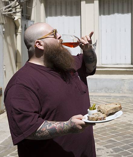 Weed, burgers géants et cognac Hennessy: les aventures culinaires délirantes du rappeur Action Bronson