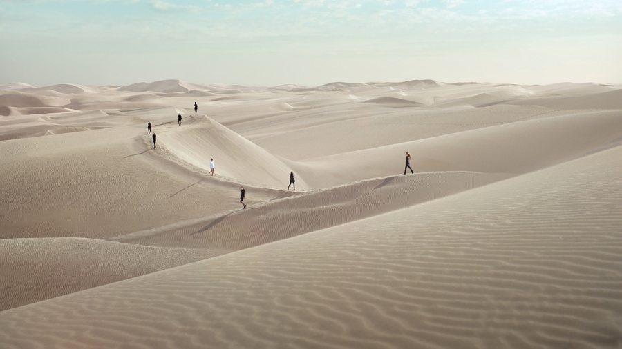 Saint Laurent défile dans le désert pour le printemps-été 2021