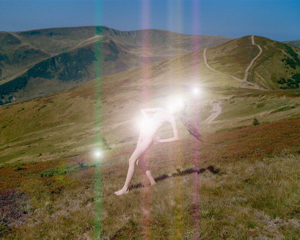 Synchrodogs, “Lights on hill”, série “Slightly Altered”.