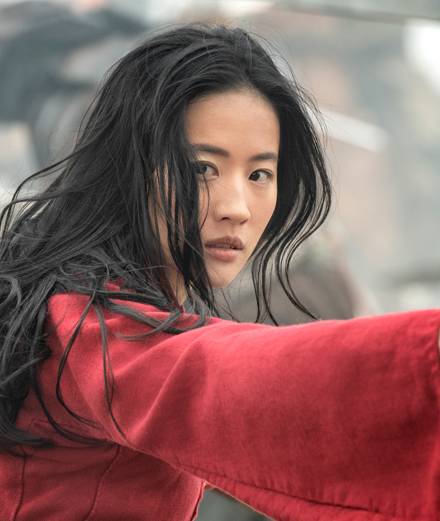 “Mulan” : pourquoi le remake de Disney provoque-t-il un scandale mondial ?