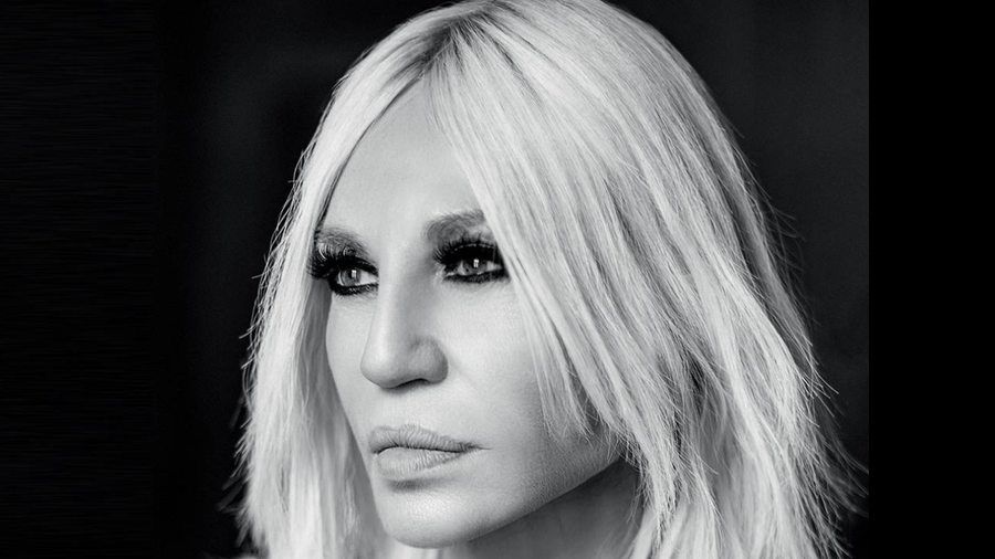 Portrait: Donatella Versace, mythe vivant de la mode