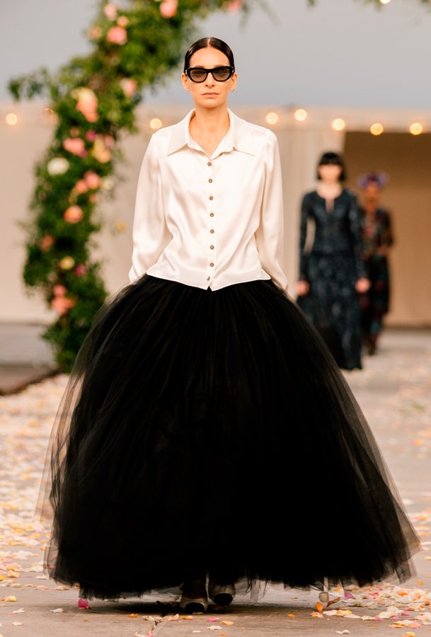 Danse, liberté et soirée d'été pour la collection Chanel haute couture printemps-été 2021 