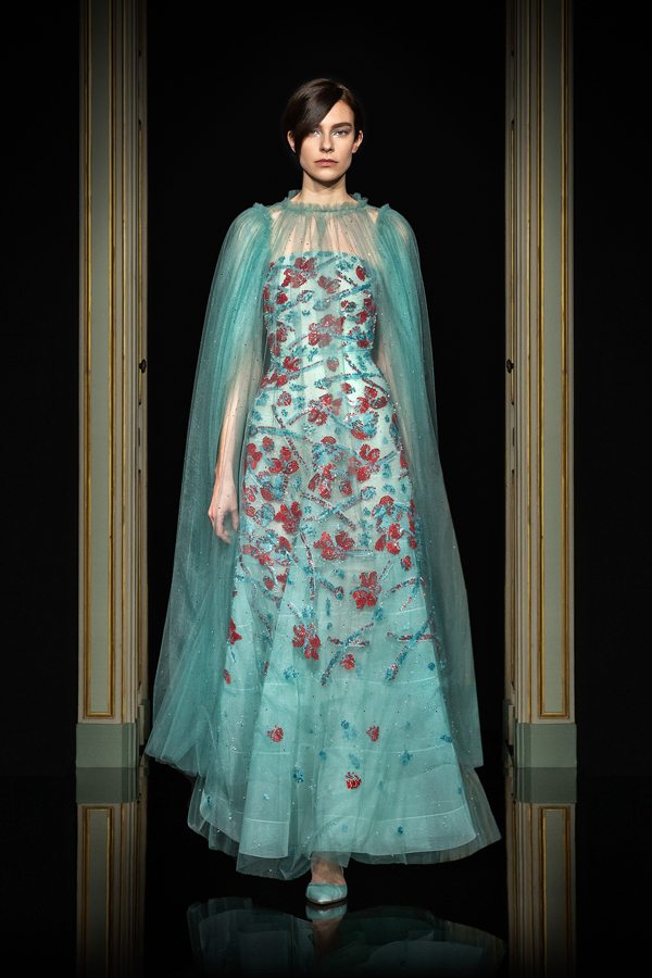 Structure et fluidité dans la collection Armani Privé haute couture printemps-été 2021