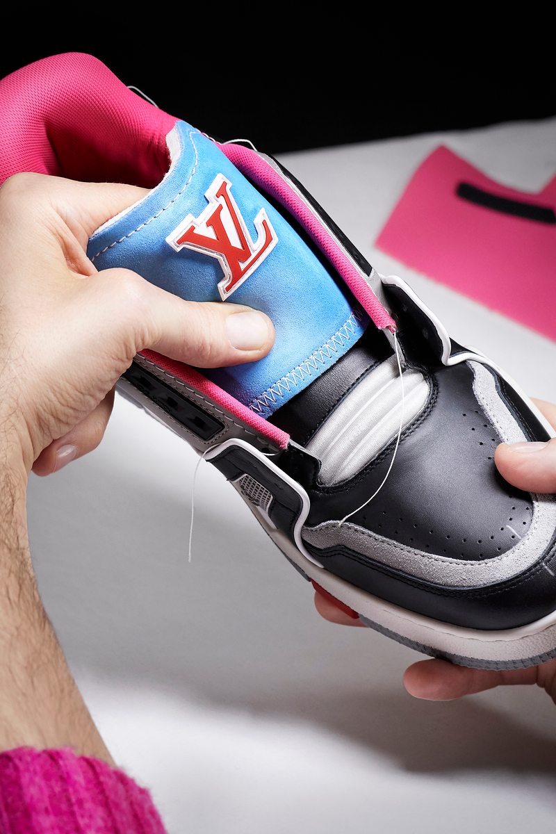 Virgil Abloh et Louis Vuitton se lancent dans l'upcycling avec les sneakers LV Trainer Upcycling 