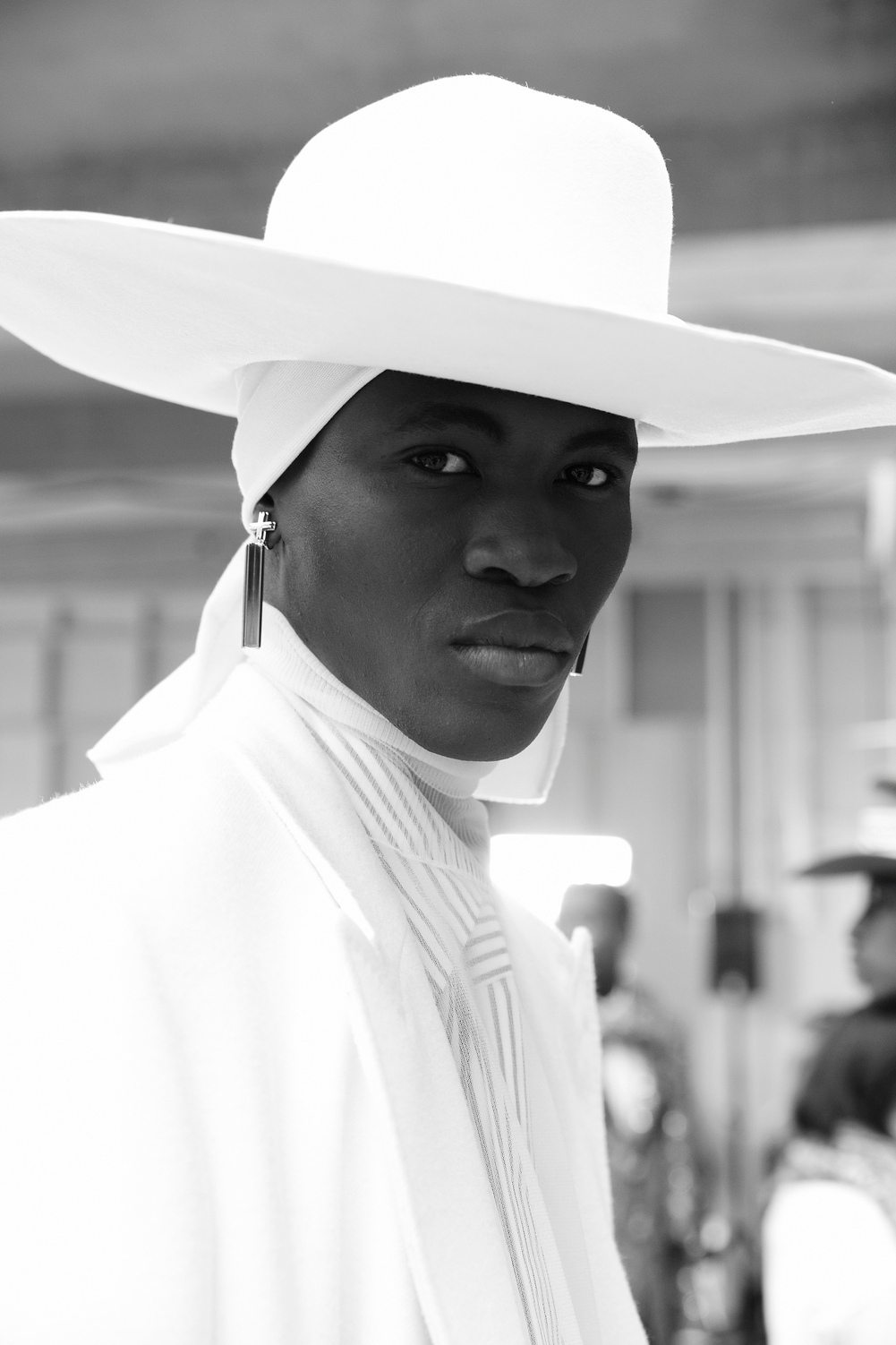 Le chapeau blanc du défilé Louis Vuitton automne-hiver 2021-2022 par Virgil Abloh