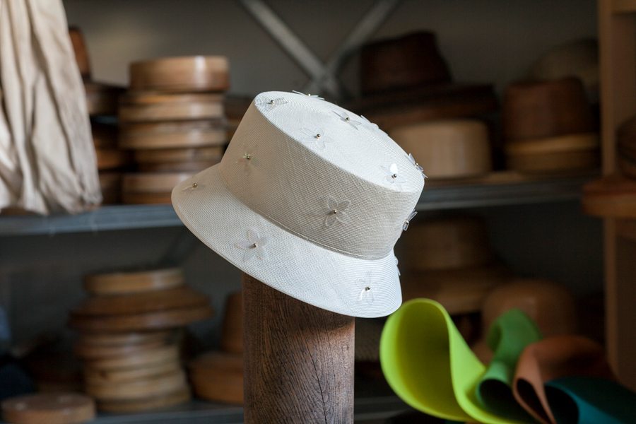 Maison Michel lance une collection de chapeaux extravagants en édition très limitée