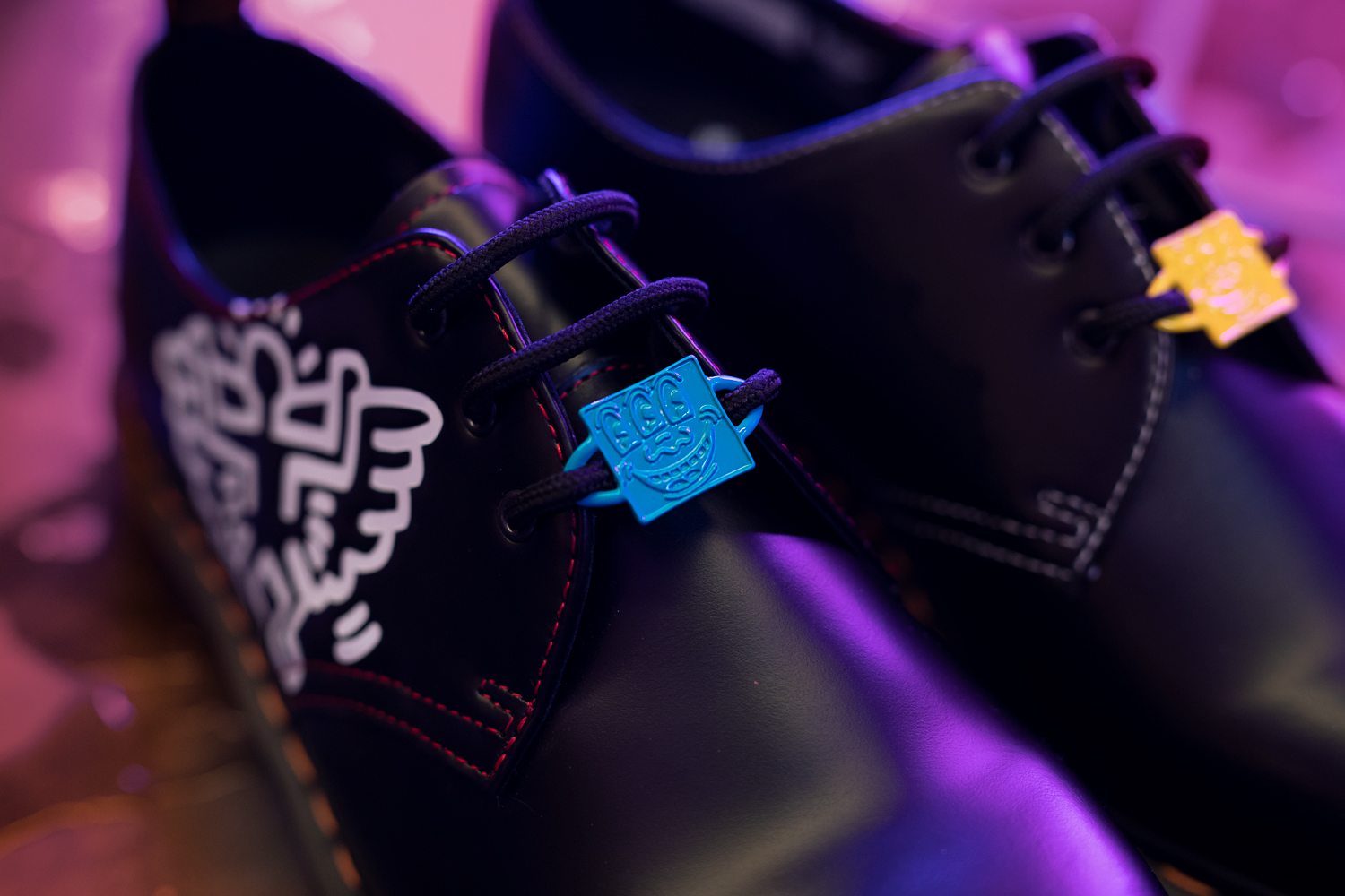Les personnages de Keith Haring s'invitent sur les nouvelles chaussures Dr. Martens