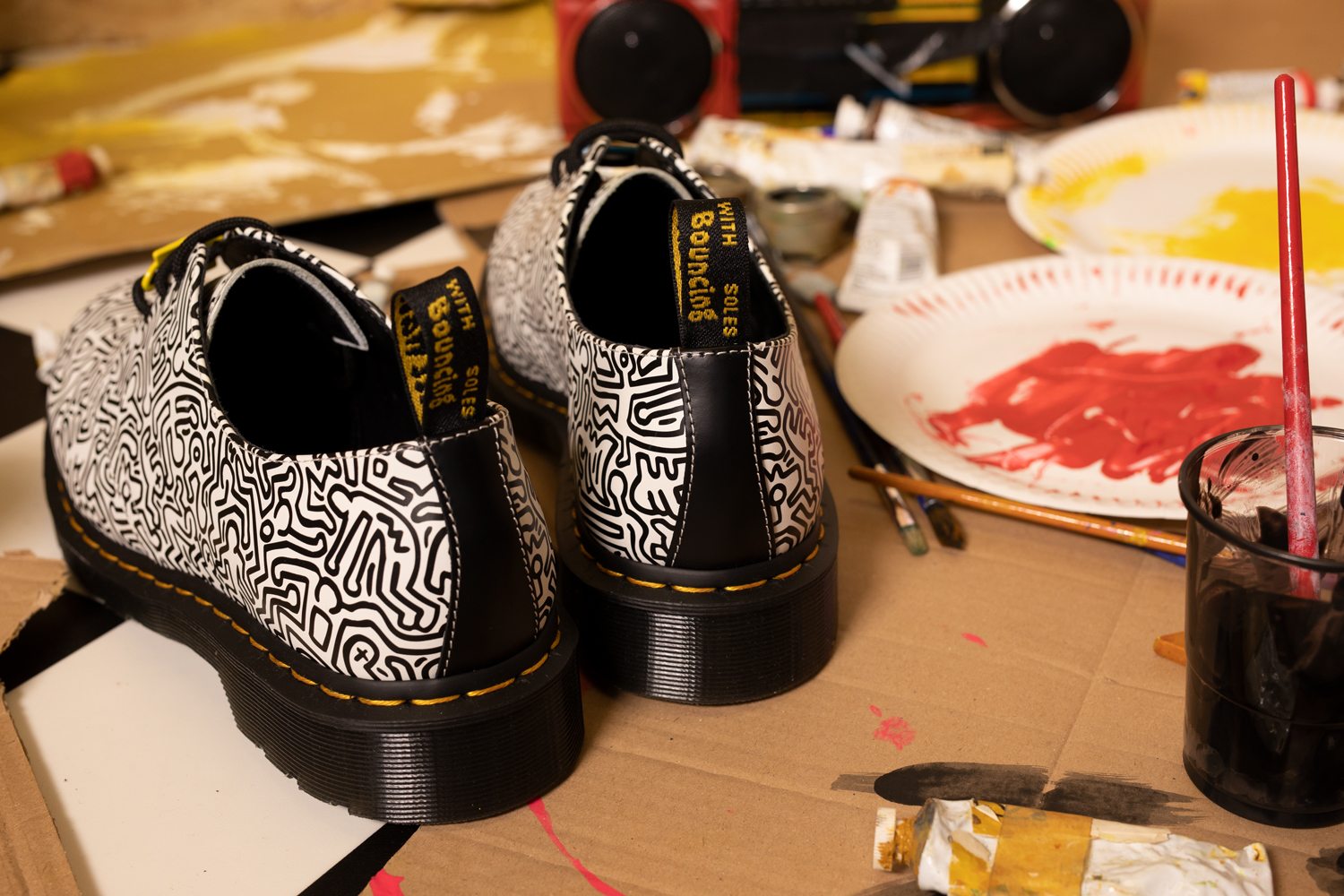 Les personnages de Keith Haring s'invitent sur les nouvelles chaussures Dr. Martens