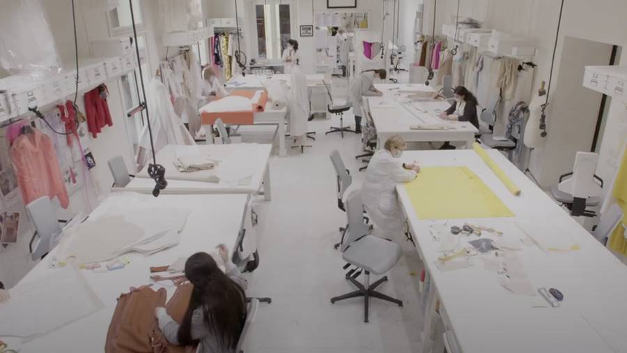 Valentino : une intelligence artificielle filme les coulisses de la collection haute couture printemps-été 2021