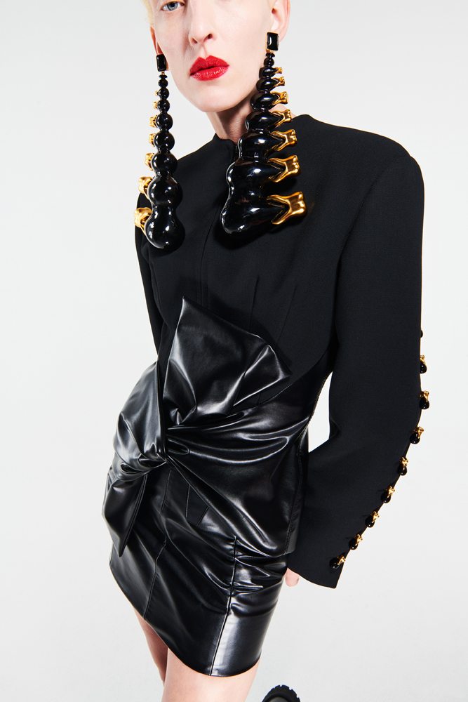 Pluie d’or et surréalisme dans la collection Schiaparelli haute couture printemps-été 2021