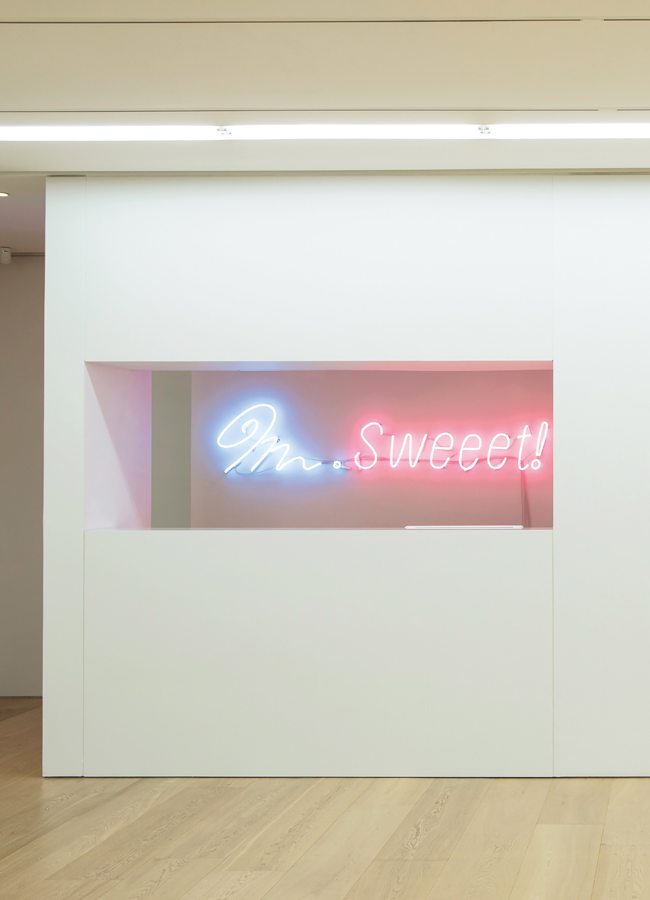 Vue de l’exposition “Sweeet!” (2013) à la galerie Perrotin Hong Kong. Inspirées du dessin animé, les œuvres de Mr. sont l’un des plus grands succès de la galerie ces deux dernières années.