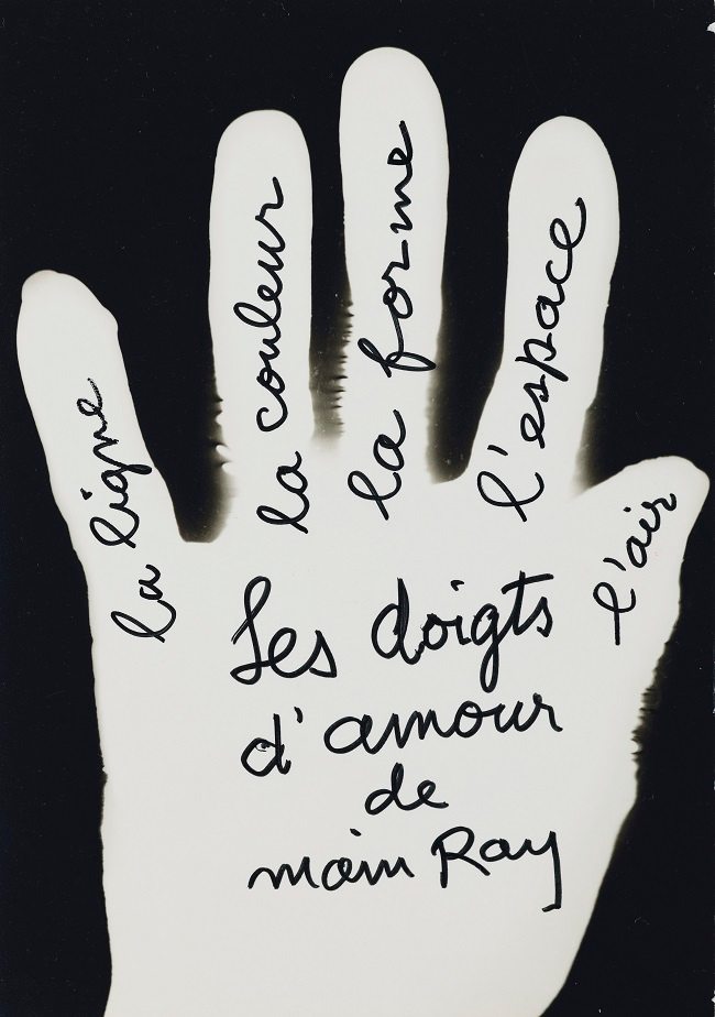 Man Ray "Les doigts d'amour de Main Ray, la ligne, la couleur, la forme, l'espace, l'air" © Man Ray 2015 Trust / Adagp, Paris 2021