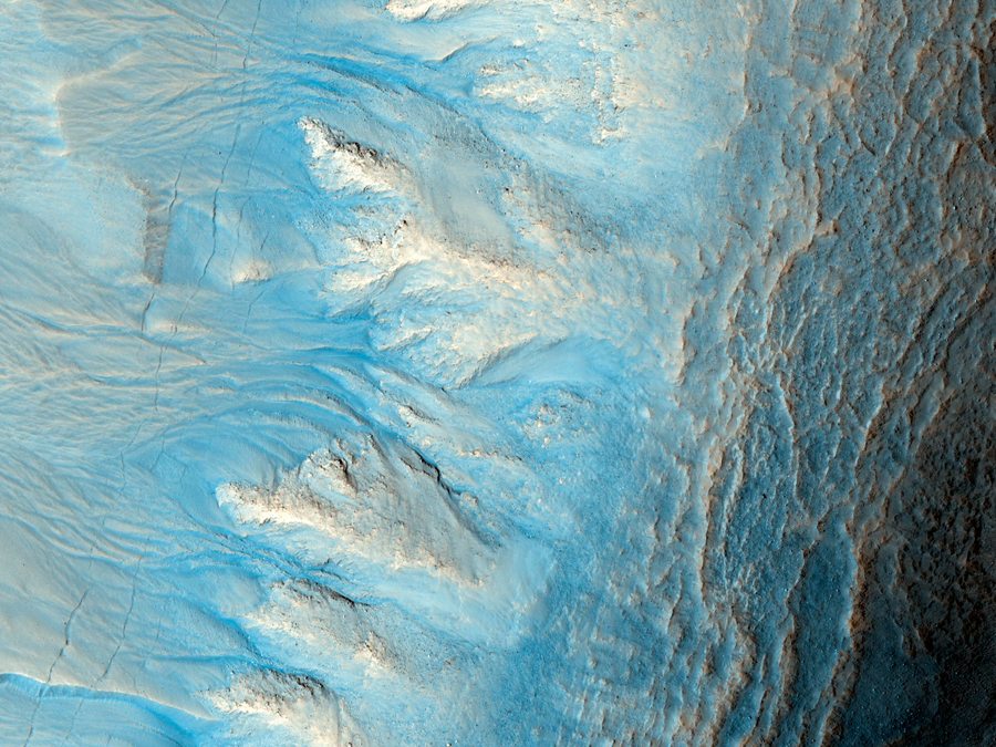 Versant ouest d’un cratère situé dans l’hémisphère Nord de la
planète et photographié par la sonde Mars Reconnaissance
Orbiter de la NASA en juin 2010.