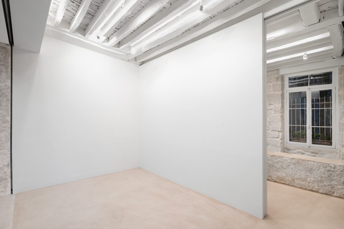 Une vitrine, une seule œuvre d'art : la galerie Massimo De Carlo inaugure son premier espace à Paris