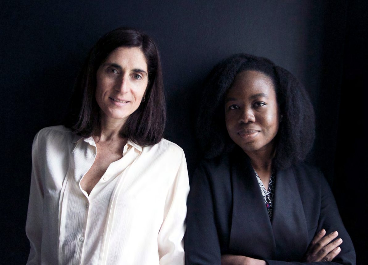 De gauche à droite : Charlotte Lidon et Olivia Anani, co-directrices du département Afrique + Art Moderne et Contemporain de la maison PIASA.