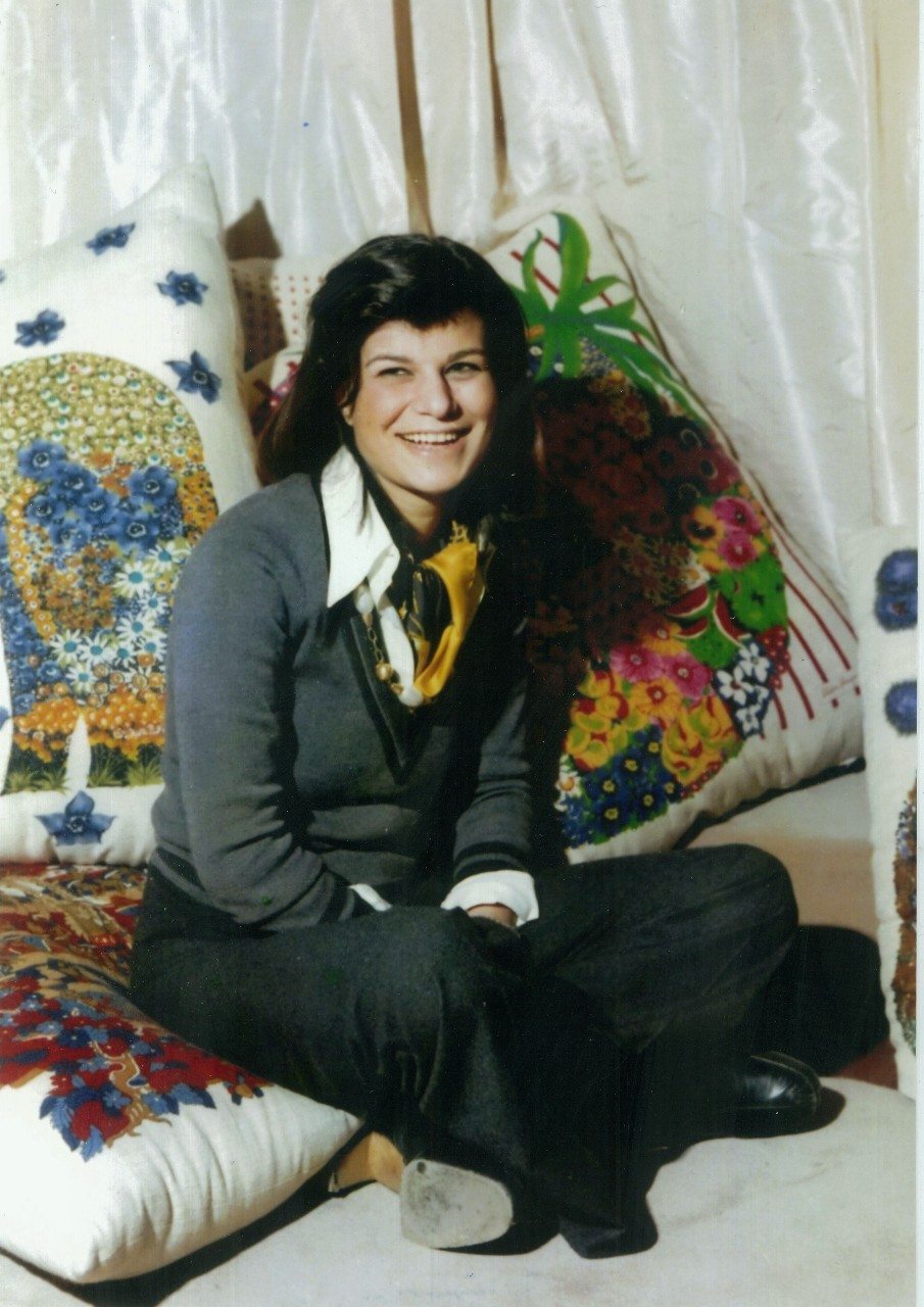 Fulvia Ferragamo avec un foulard de soie Ferragamo
