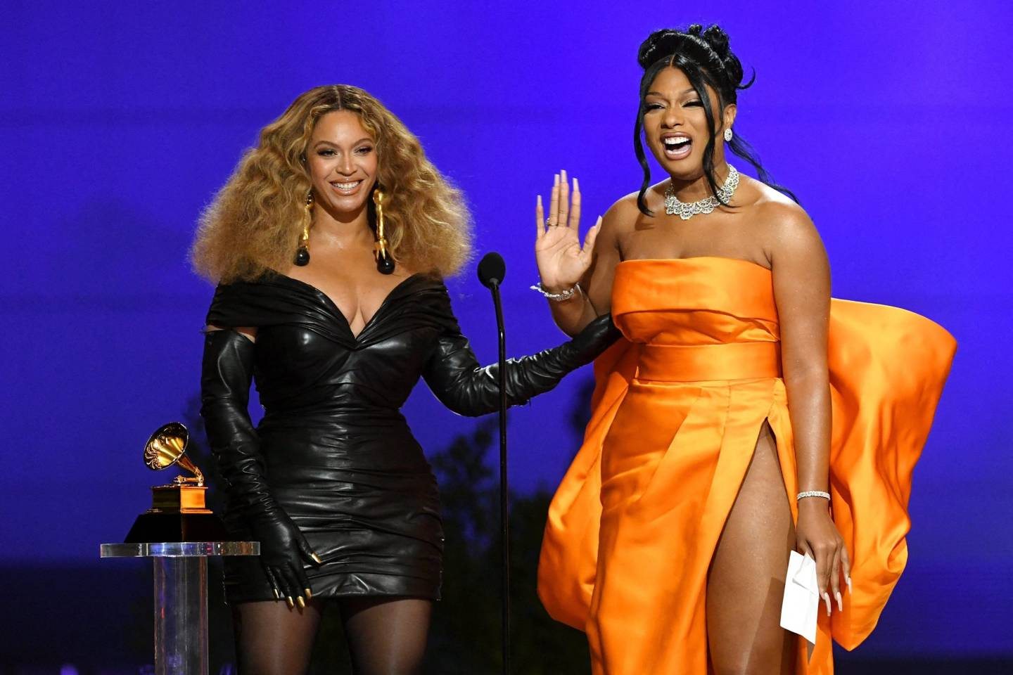 Beyoncé et Megan Thee Stallion lors de la cérémonie des Grammy Awards 2021.