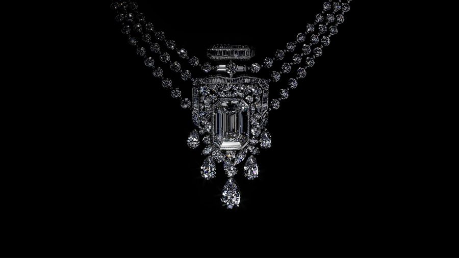 À quoi ressemble le collier de haute joaillerie Chanel pour les 100 ans du parfum N°5?