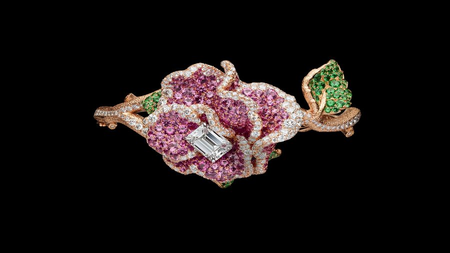 Dior célèbre la rose dans sa nouvelle collection de haute joaillerie
