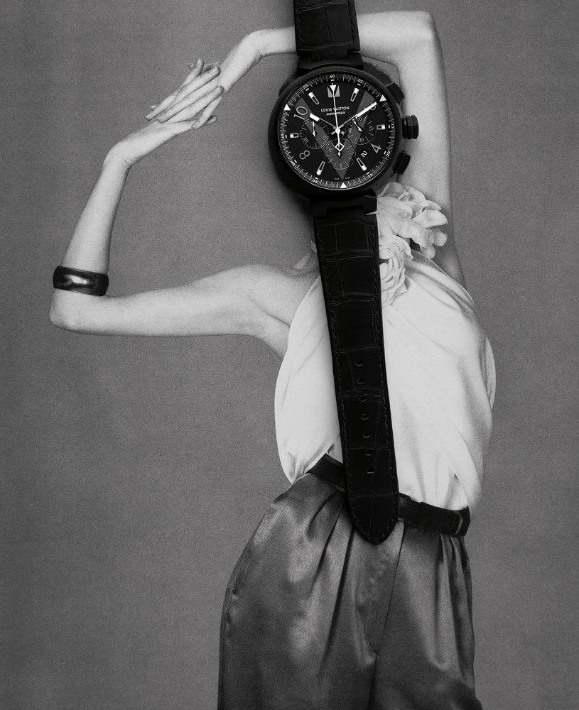 Montre “Tambour All Black Chronograph” en acier inoxydable avec revêtement PVD noir, bracelet en alligator, LOUIS VUITTON.