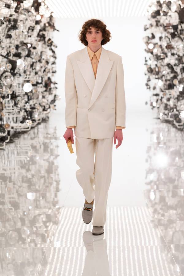 Alessandro Michele célèbre avec glamour et paillettes les 100 ans de Gucci et rend hommage à Tom Ford et Demna Gvasalia