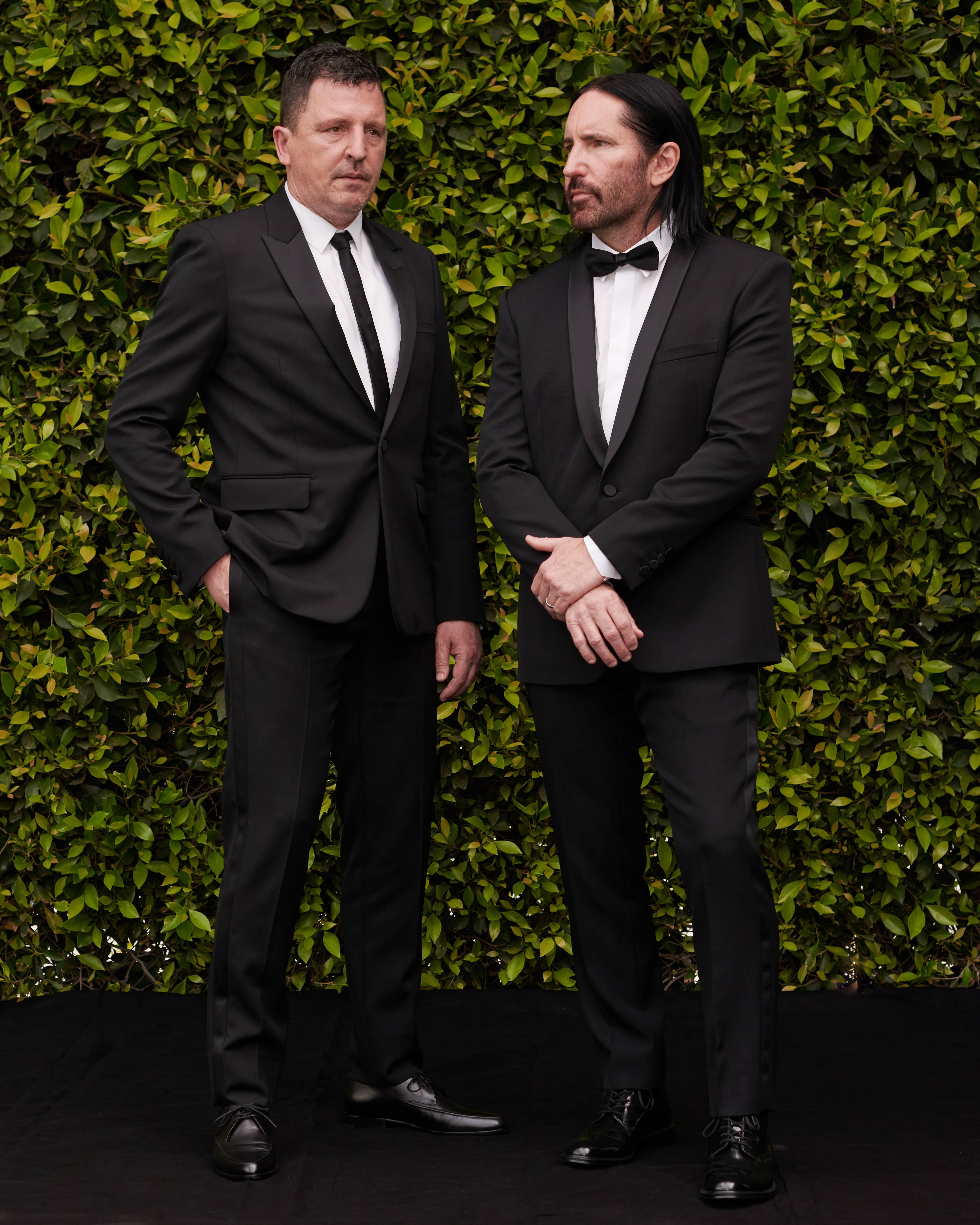 Atticus Ross et Trent Reznor en Saint Laurent à la cérémonie des Oscars 2021 © Anthony Vaccarello