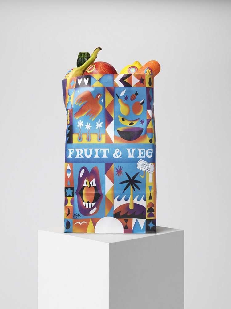 Fruit & veg bags and stickers by Isadora Lima