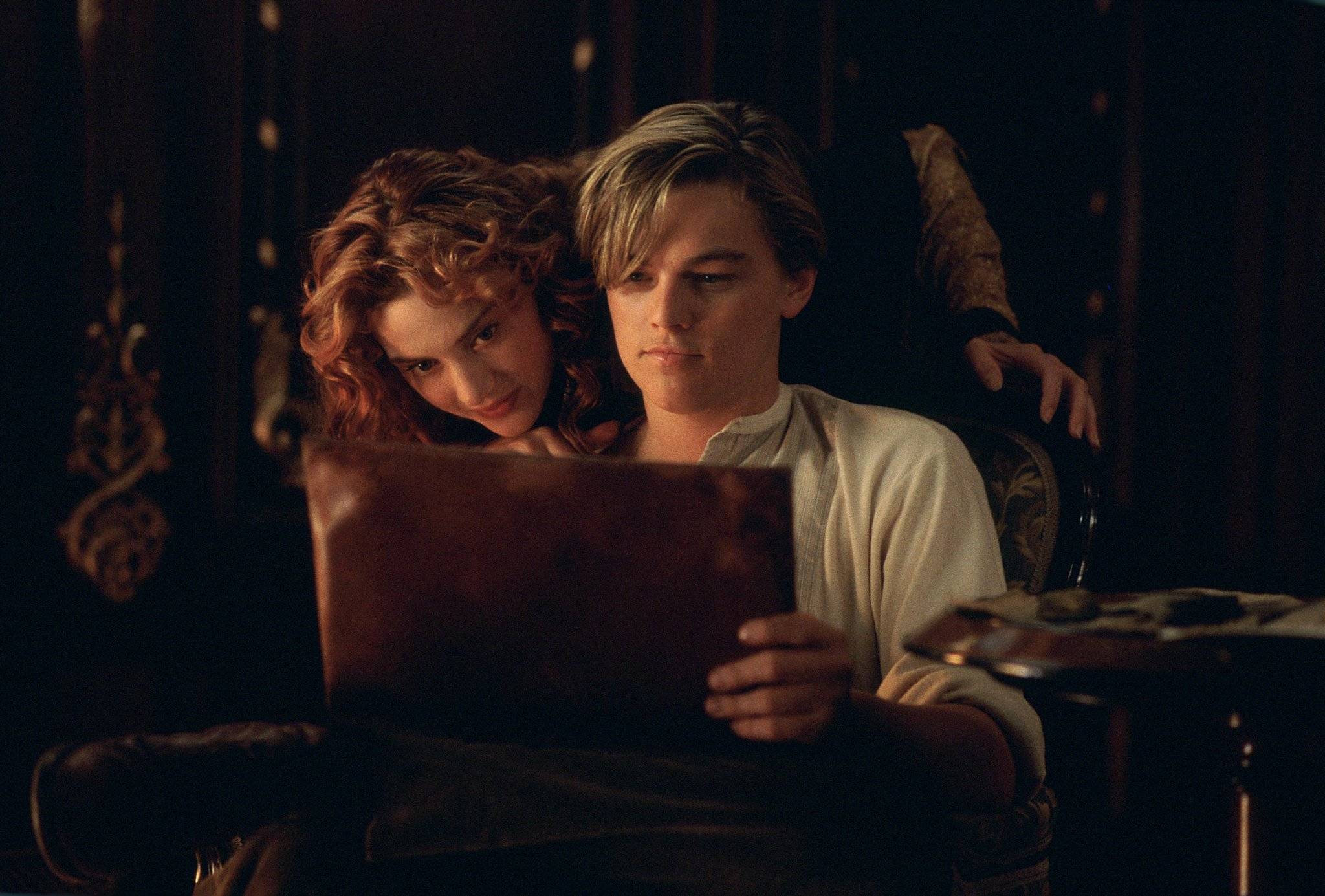 Kate Winslet et Leonardo DiCaprio dans "Titanic" (1997) de James Cameron.