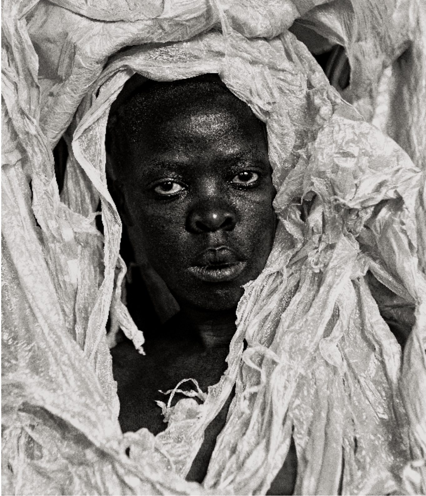 Extrait de “Zanele Muholi: Somnyama Ngonyama, Salut à toi, Lionne noire” (delpire & co, 2021) © Zanele Muholi, courtesy of Stevenson Gallery, Cape Town/Johannesburg, and Yancey Richardson Gallery, New York