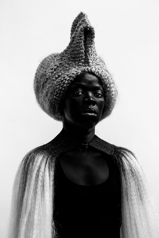 Zanele Muholi, “Kodwa I”, Amsterdam (2017). Extrait de Zanele Muholi: Somnyama Ngonyama, Salut à toi, Lionne noire (delpire & co, 2021) © Zanele Muholi, courtesy of Stevenson Gallery, Cape Town/Johannesburg, and Yancey Richardson Gallery, New York