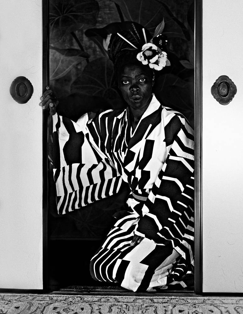 Zanele Muholi, “ZaKi”, Kyoto, 2017. Extrait de “Zanele Muholi: Somnyama Ngonyama, Salut à toi, Lionne noire” (delpire & co, 2021) © Zanele Muholi, commissioned by and courtesy of Autograph ABP, London