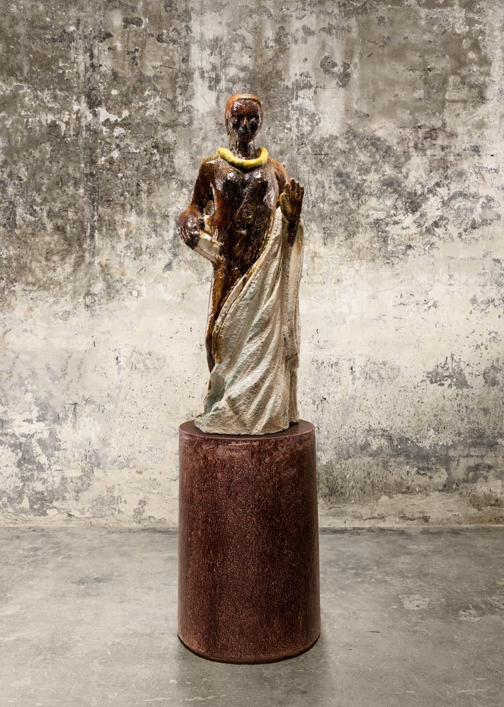 “8 Gods – The Ring” (2015-2016). Grès émaillé, 170 x 45x 45 cm. Gerrit Schreurs & Johan Creten Studio. Johan Creten/ADAGP Paris 2021, collection privée, Belgique.