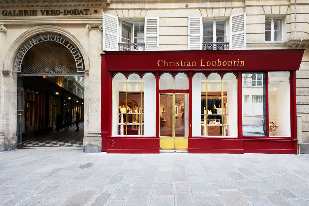 La boutique historique de Christian Louboutin, située dans la galerie Véro-Dodat à Paris
