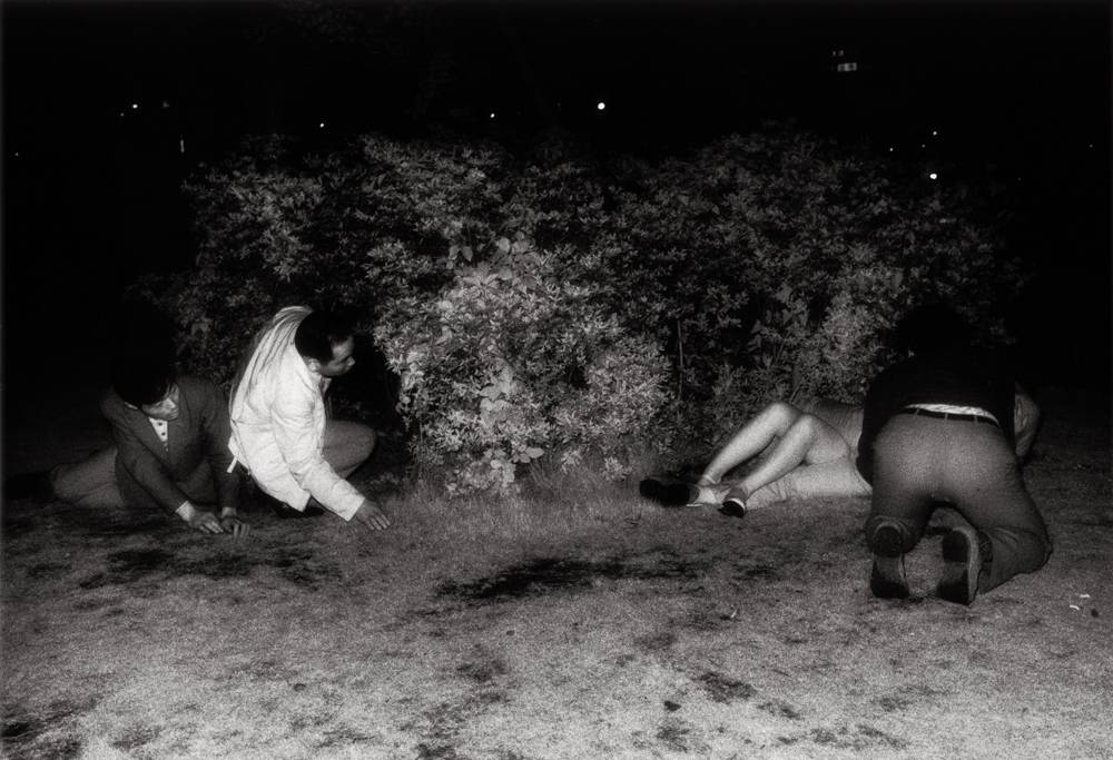 Kohei Yoshiyuki, “Untitled”, 1972, from the series The Park. Gelatin Silver Print © Kohei Yoshiyuki, Courtesy Yossi Milo Gallery, New York.